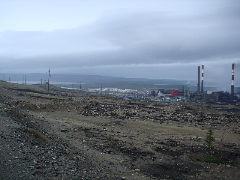 В РФ снова добывают литий«Полярный литий» (СП «Росатома» и «Норникеля») начал опытно-промышленную добычу на Колмозерском месторождении (Мурманская обл — Avto_voz